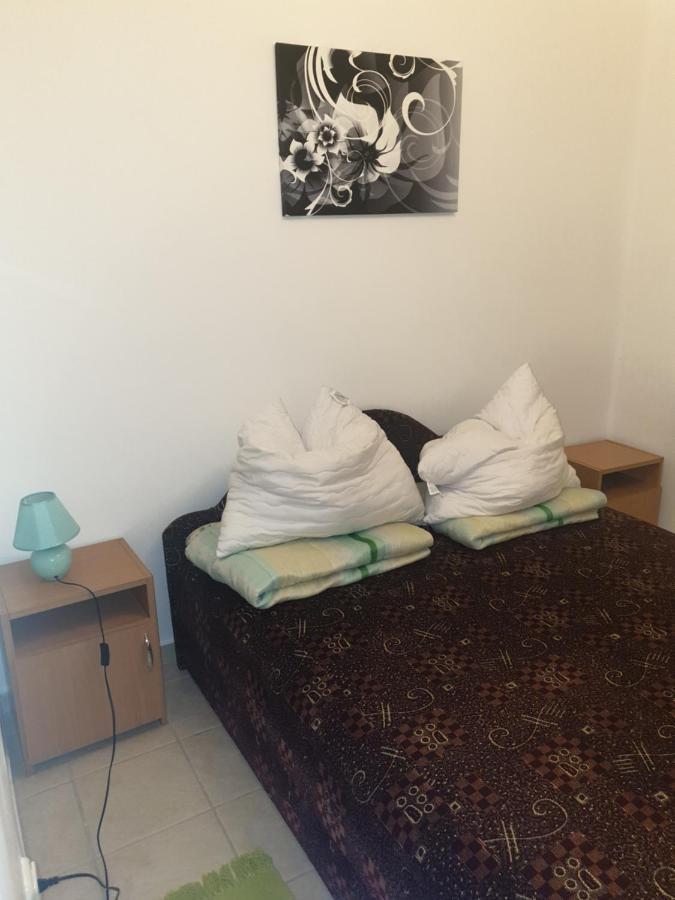 Zseki Apartman Hajduszoboszlo Exterior photo
